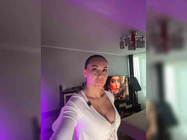 QWEENII webcam