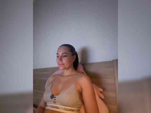 QWEENII webcam