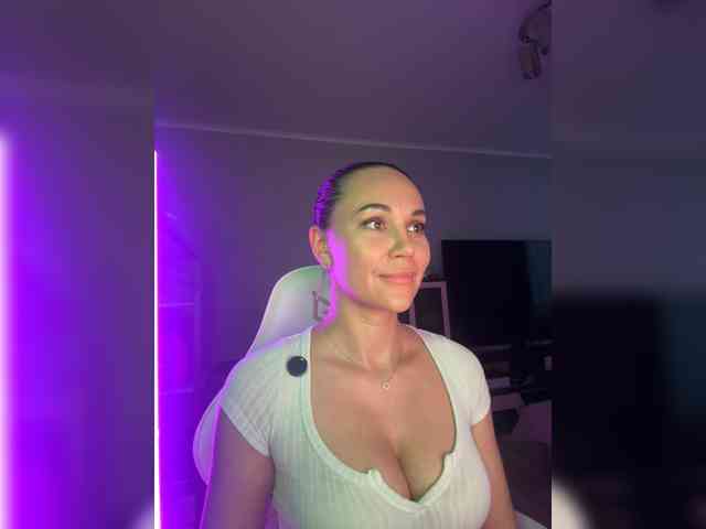 QWEENII webcam