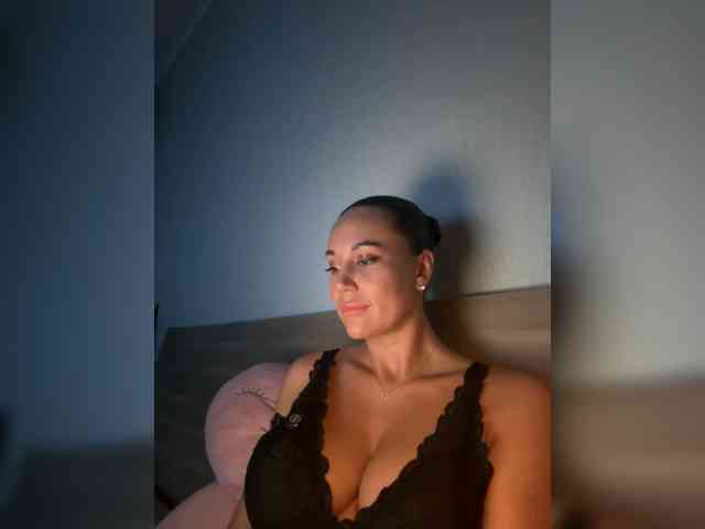 QWEENII webcam
