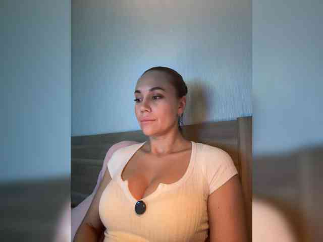 QWEENII webcam