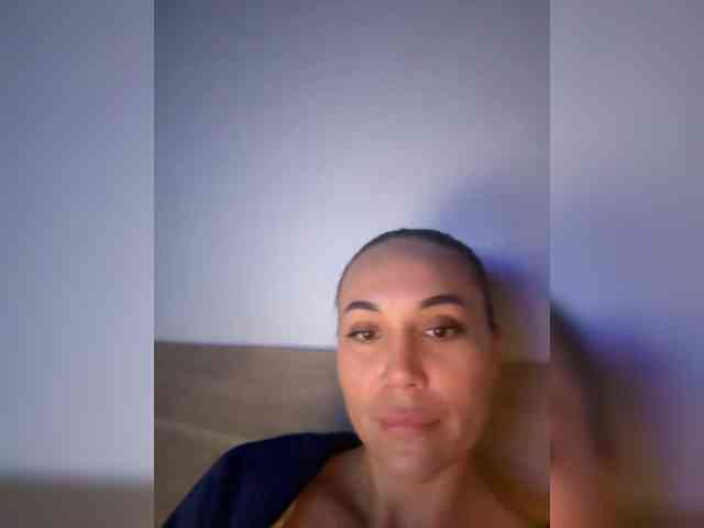 QWEENII webcam