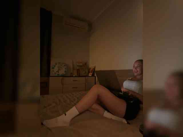 QWEENII webcam