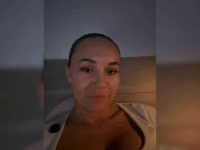 QWEENII webcam