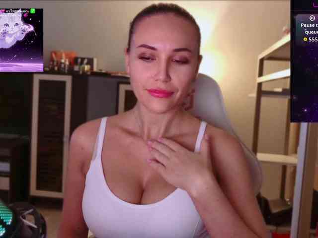 QWEENII webcam