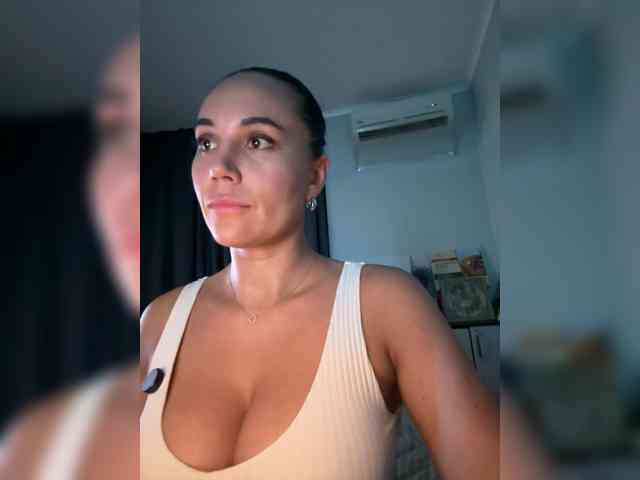 QWEENII webcam