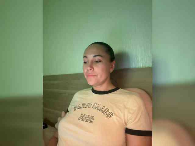 QWEENII webcam