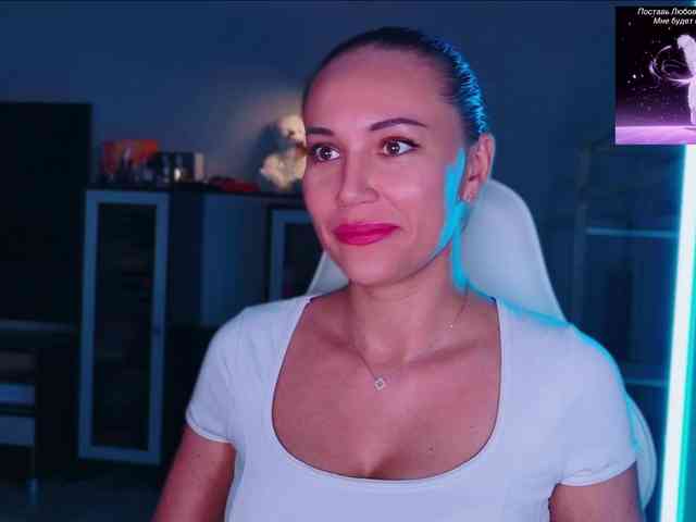 QWEENII webcam