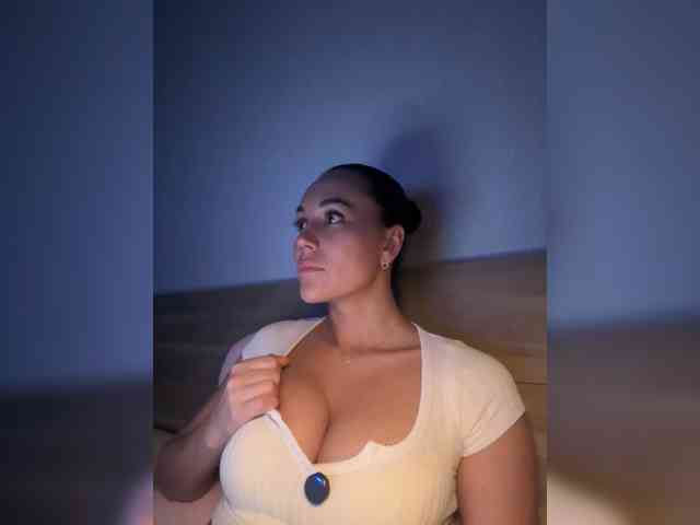 QWEENII webcam