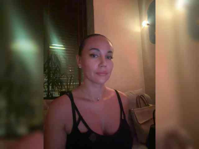 QWEENII webcam