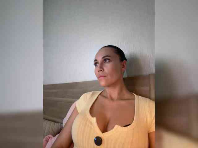 QWEENII webcam