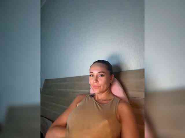 QWEENII webcam
