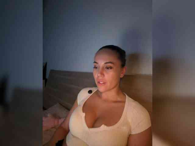 QWEENII webcam