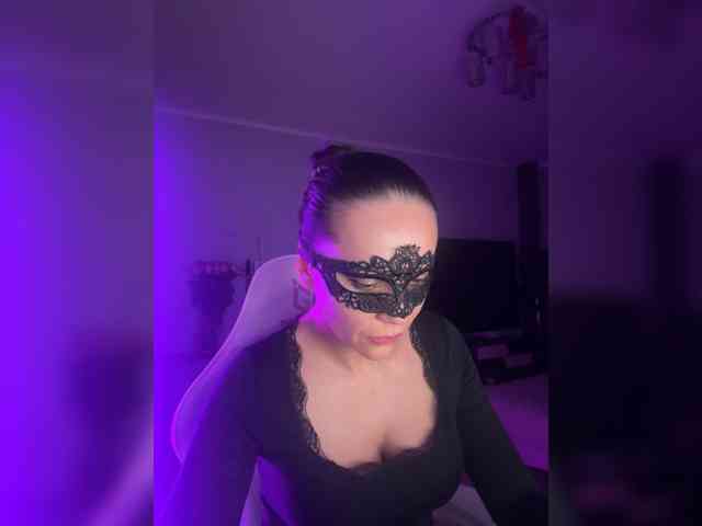 QWEENII webcam
