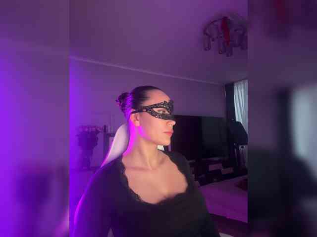QWEENII webcam
