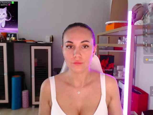 QWEENII webcam