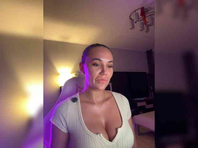 QWEENII webcam
