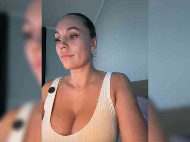 QWEENII webcam