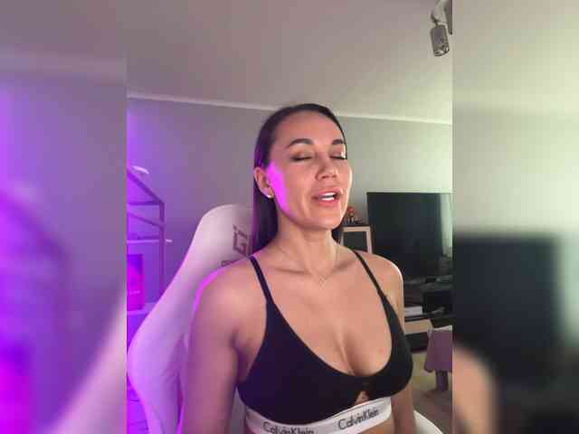 QWEENII webcam
