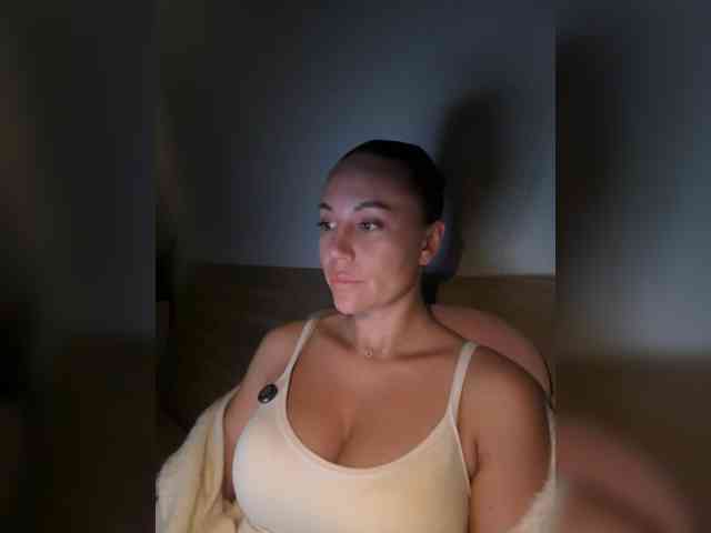 QWEENII webcam