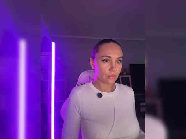 QWEENII webcam