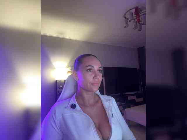 QWEENII webcam