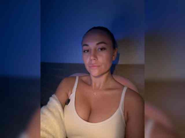 QWEENII webcam