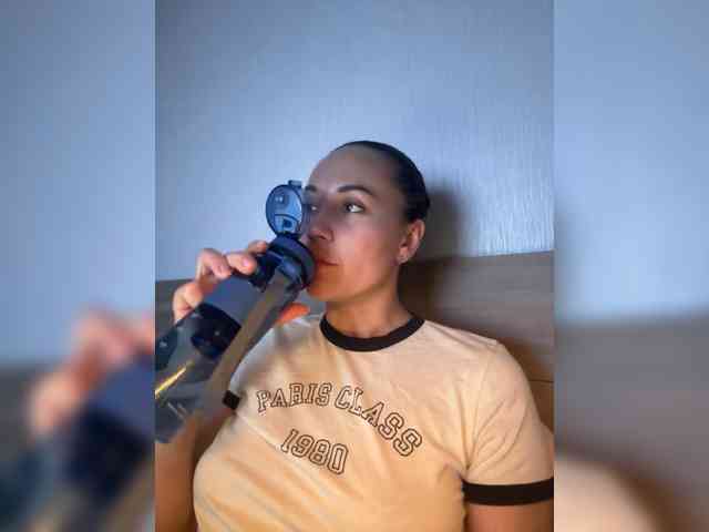 QWEENII webcam