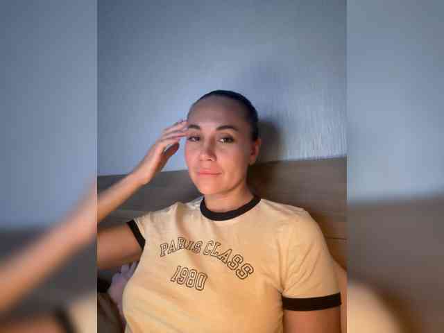 QWEENII webcam