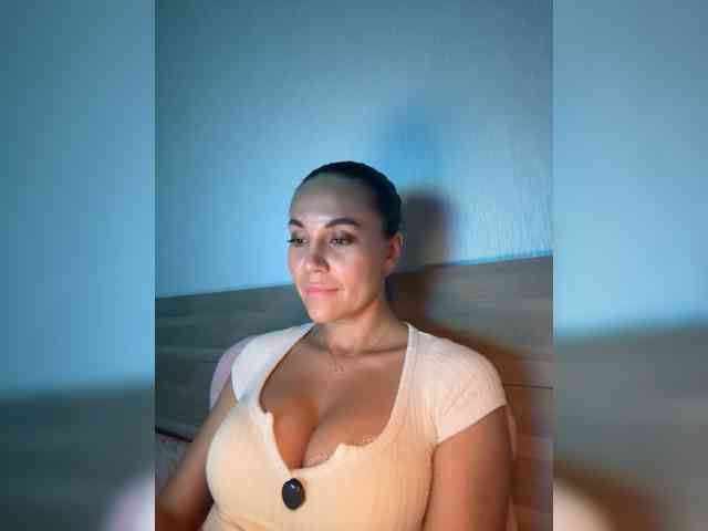 QWEENII webcam
