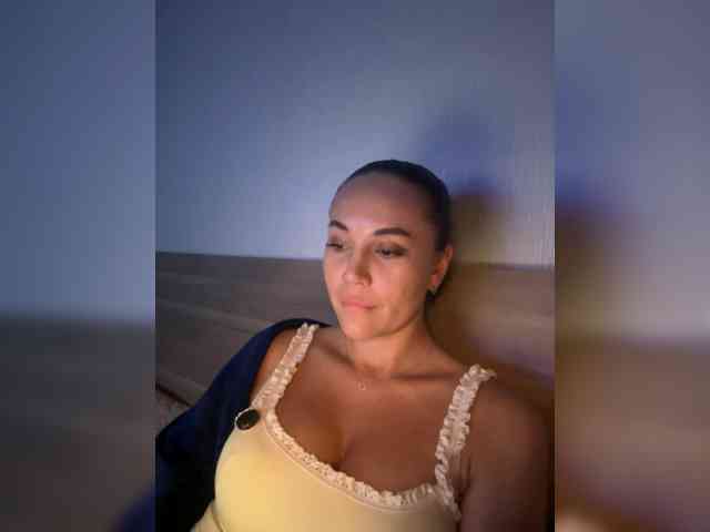 QWEENII webcam