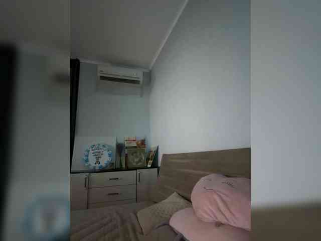 QWEENII webcam