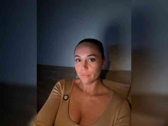 QWEENII webcam