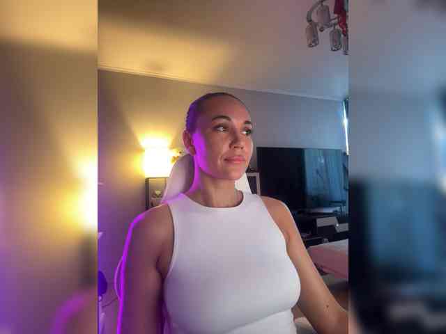 QWEENII webcam