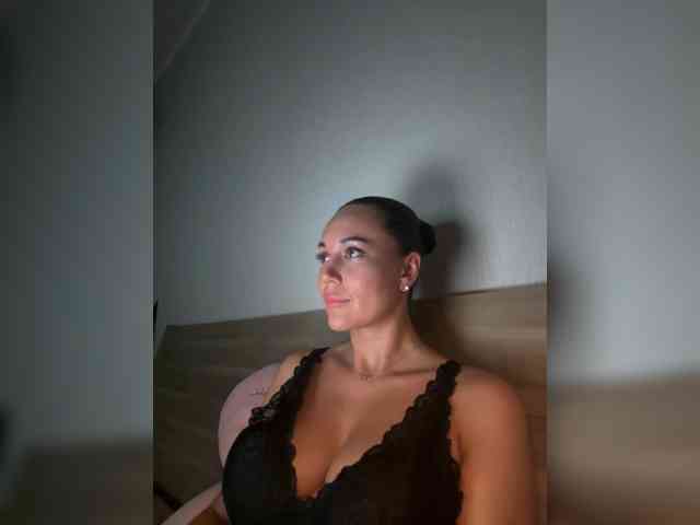 QWEENII webcam