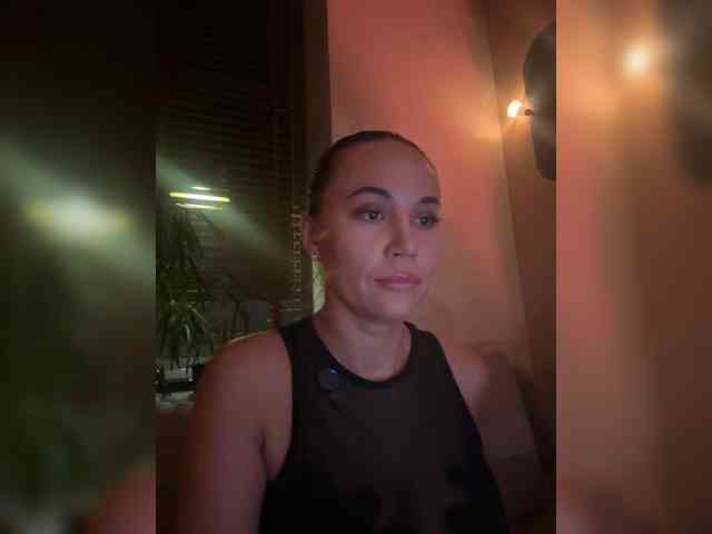QWEENII webcam