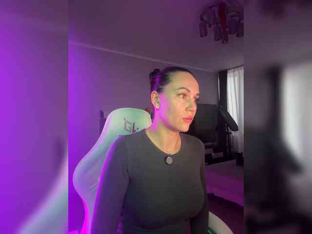 QWEENII webcam