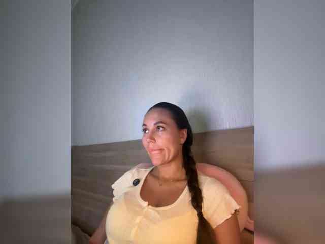QWEENII webcam