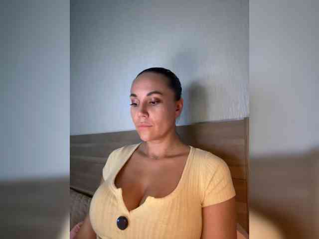 QWEENII webcam