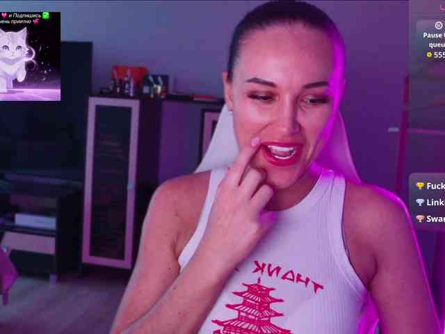 QWEENII webcam