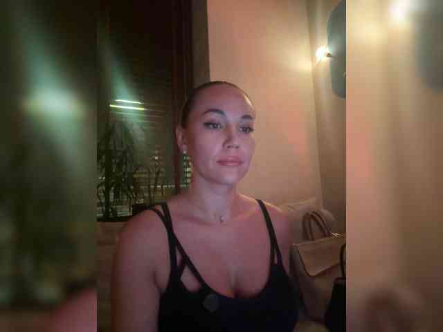 QWEENII webcam