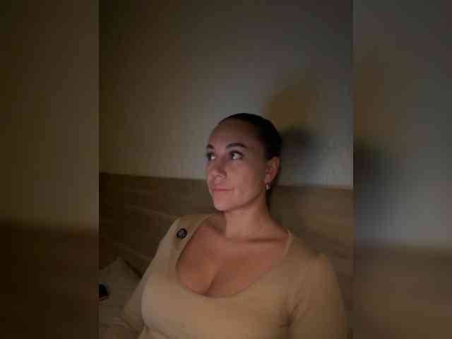 QWEENII webcam