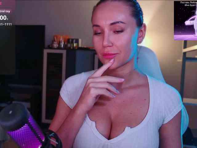 QWEENII webcam