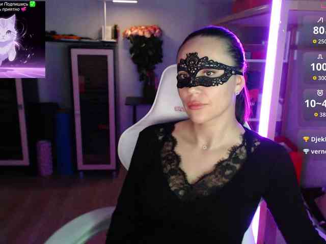 QWEENII webcam