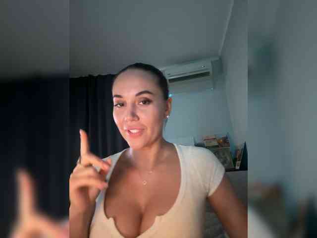 QWEENII webcam