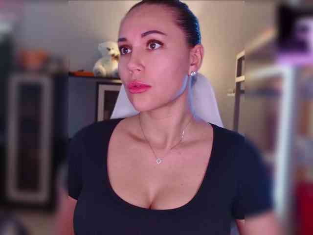 QWEENII webcam