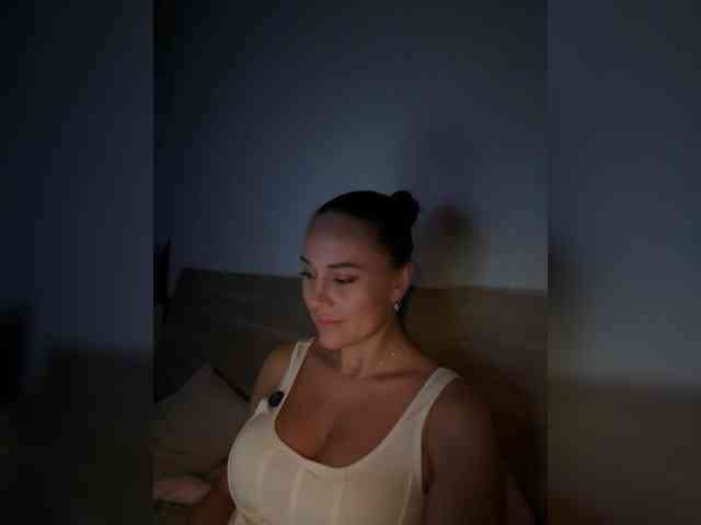 QWEENII webcam