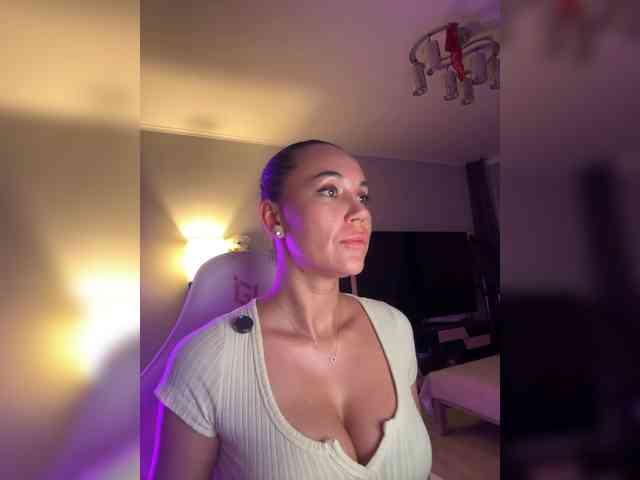 QWEENII webcam
