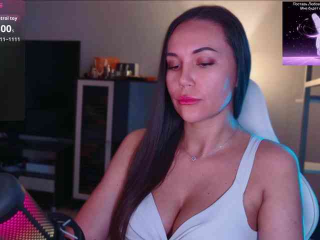 QWEENII Live Webcam on BongaCams
