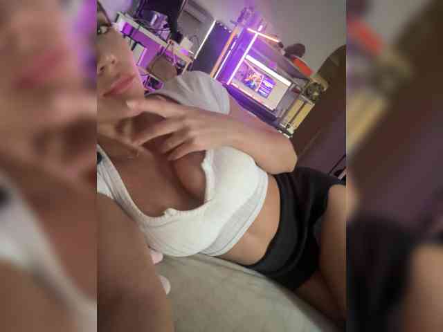 QWEENII webcam